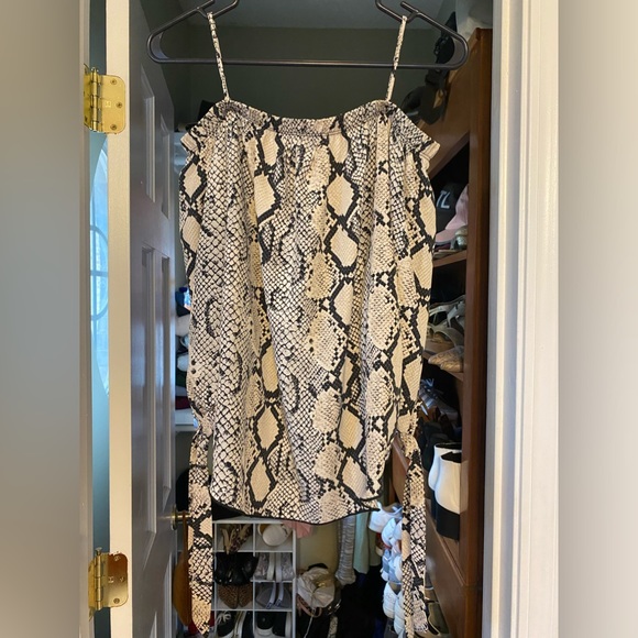 Top - Picture 2 of 2